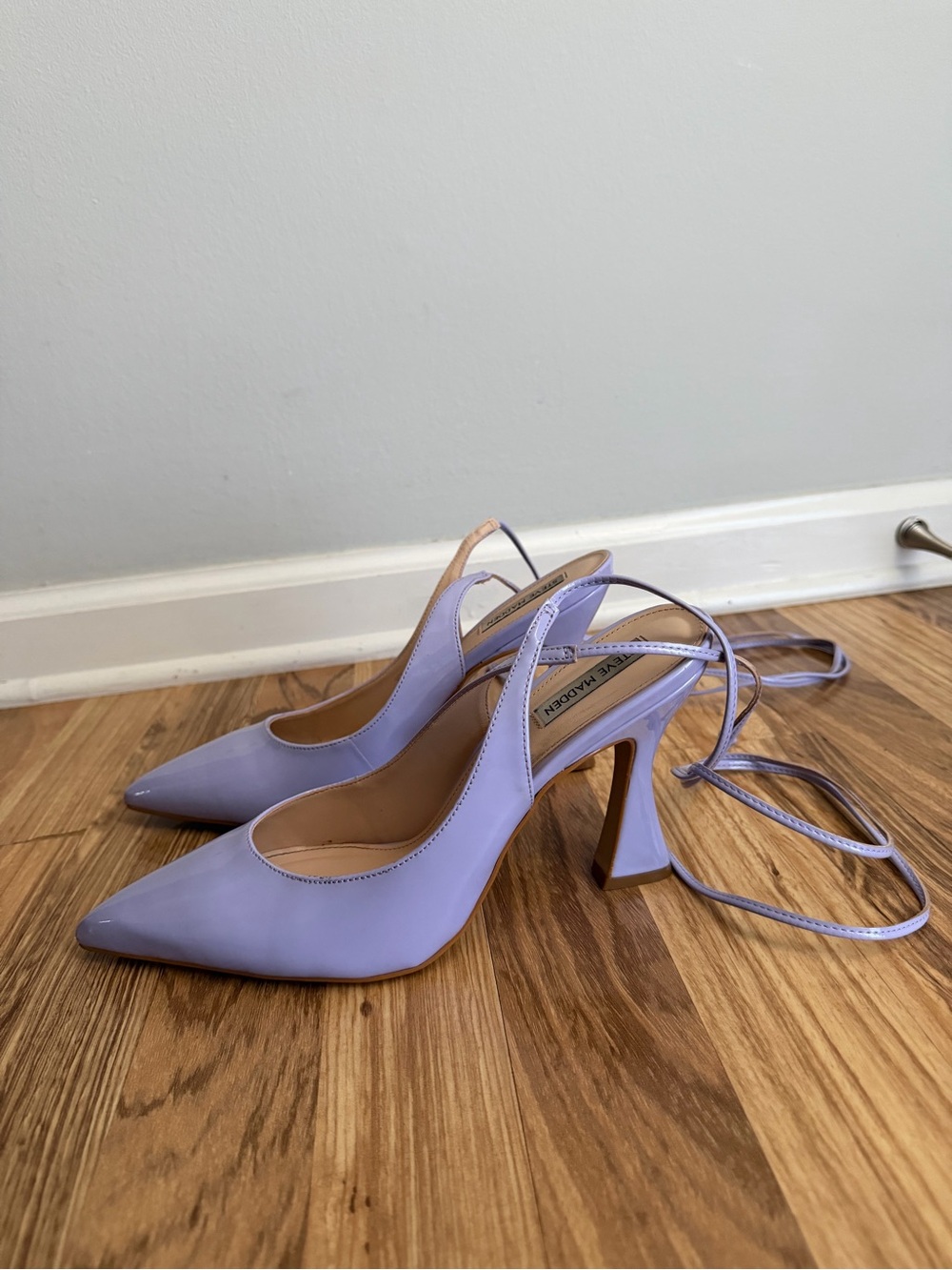 Steve Madden Volly Lavender Patent Lace-Up Pump Pointed Toe Heels Sz 10M